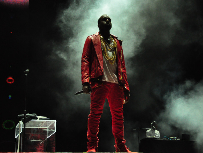 Kanye West tuyên bố phá kỷ lục với concert 118.000 khán giả giữa làn sóng tẩy chay tại châu Âu Ảnh 5