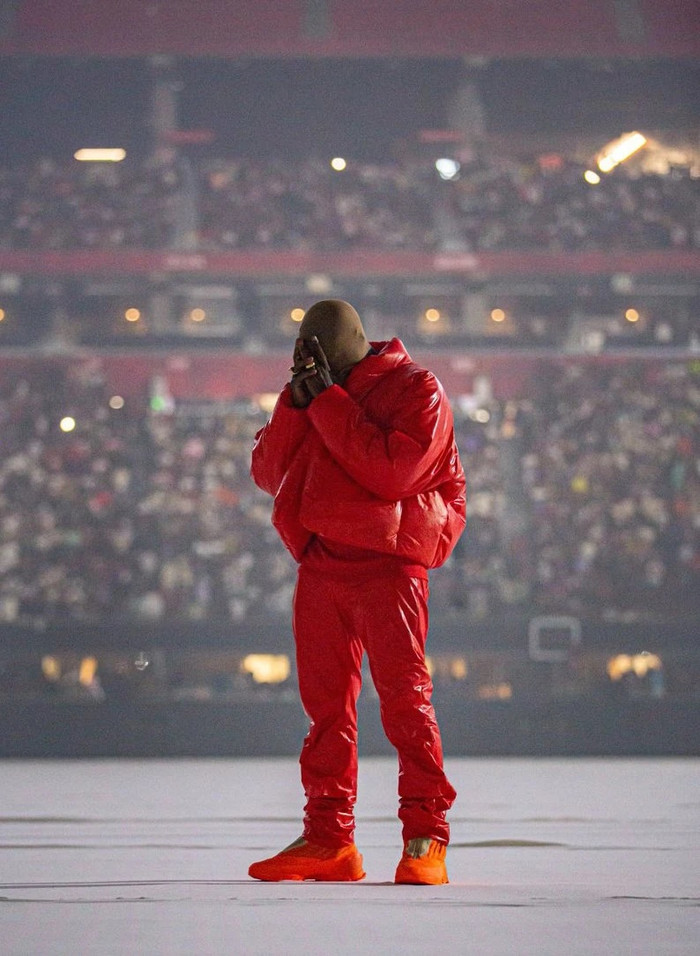 Kanye West tuyên bố phá kỷ lục với concert 118.000 khán giả giữa làn sóng tẩy chay tại châu Âu Ảnh 4