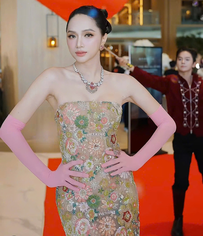 Hương Giang xuất hiện ngọt ngào như “công chúa bong bóng” tại MGI All Stars trước thềm bán kết.