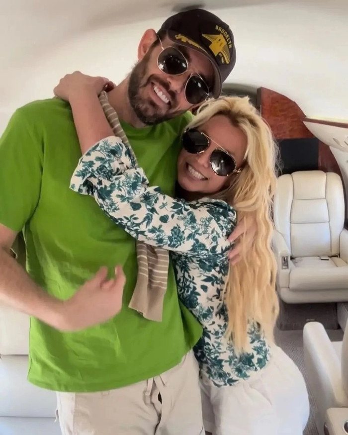 Quản lý lâu năm của Britney Spears mất kiểm soát, công khai chửi bới người hâm mộ Ảnh 1