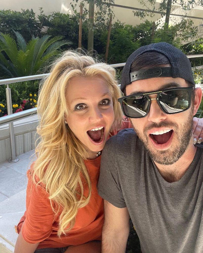 Quản lý lâu năm của Britney Spears mất kiểm soát, công khai chửi bới người hâm mộ Ảnh 2