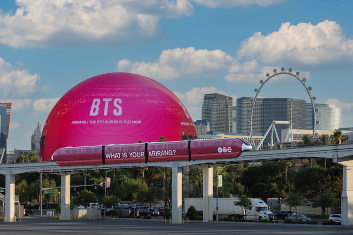 BTS trở lại American Music Awards sau 4 năm, giành chiến thắng khiến cả sân khấu vỡ òa Ảnh 4