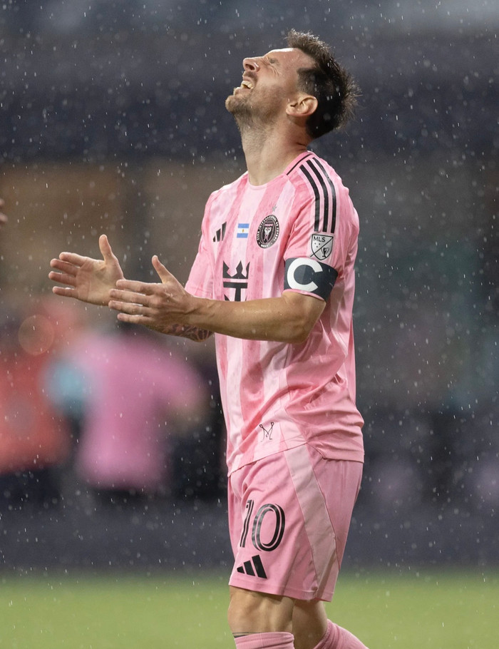 Lionel Messi hiện đang chạy đua với thời gian để chứng minh thể trạng trước thềm World Cup. Ảnh: Getty.