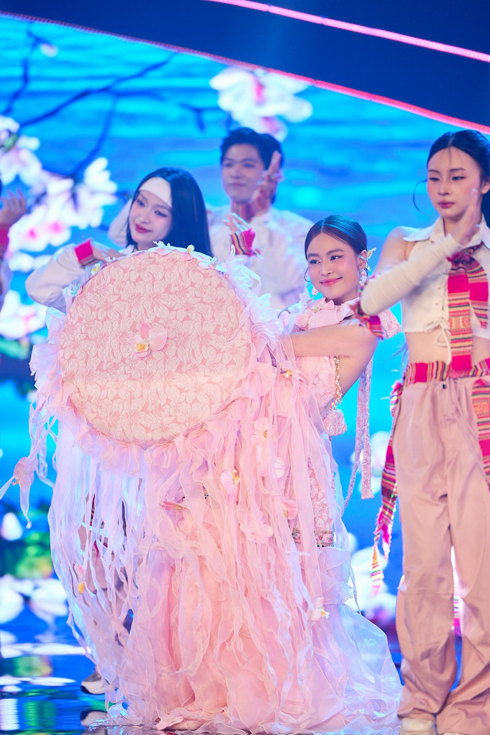 Hoàng Thùy Linh đang hạnh phúc Ảnh 5