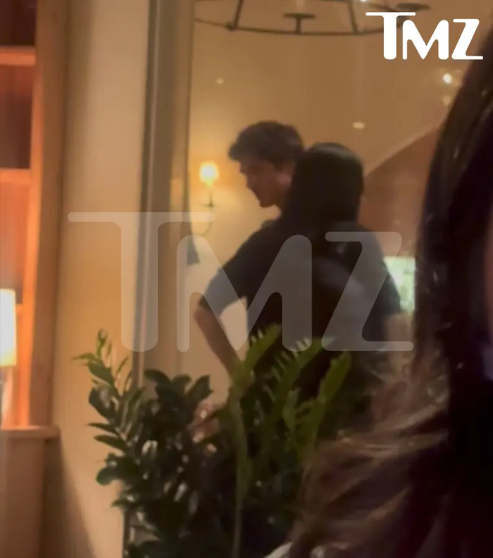 Nam diễn viên Jacob Elordi và siêu mẫu Kendall Jenner bị bắt gặp cùng nhau tận hưởng bữa tối lãng mạn Ảnh 1