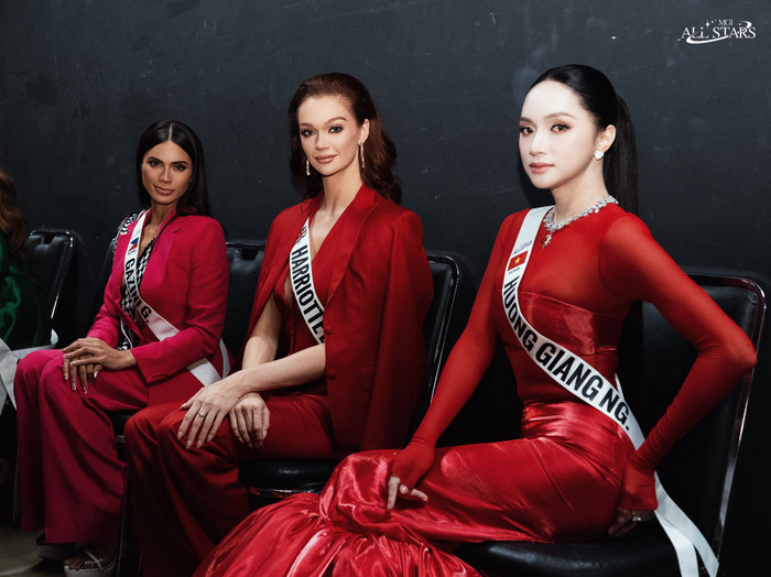 Hương Giang trong phần thi phỏng vấn cùng giám khảo MGI All Stars. (Ảnh MGI)
