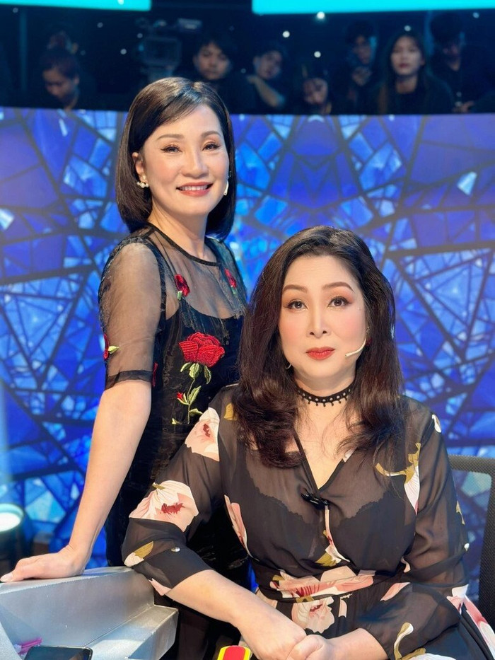Nghệ sĩ Hồng Đào vừa đăng tải bài viết mới trên trang cá nhân, dành lời đặc biệt cho NSND Hồng Vân.