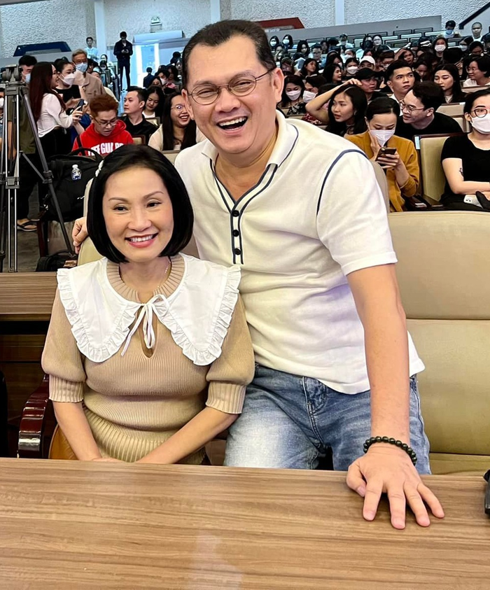 NSƯT Hữu Châu và Hồng Đào vốn là những người bạn thân thiết từ thời còn học trường Nghệ thuật Sân khấu 2.
