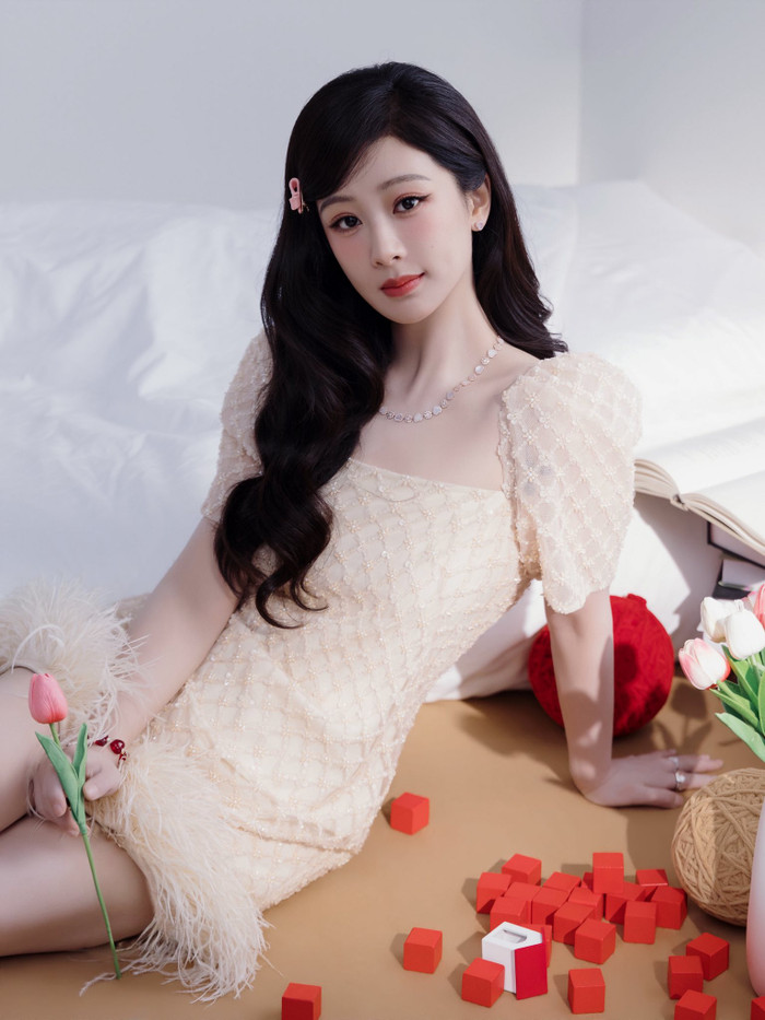 Dương Tử vốn nổi tiếng nhờ nhan sắc xinh đẹp. Ảnh: Weibo