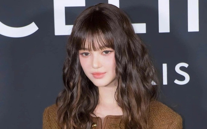 Danielle lộ diện giữa tâm bão kiện tụng với ADOR, gây chú ý vì hành động đặc biệt Ảnh 2