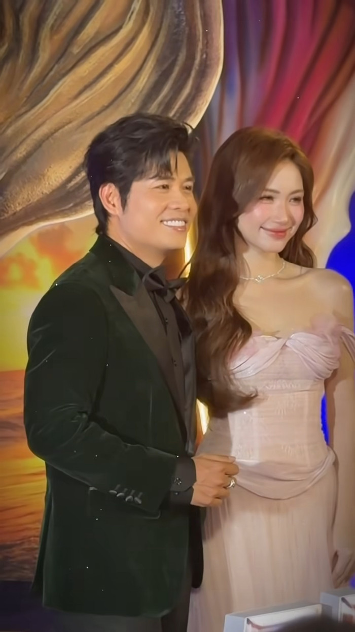 Khoảnh khắc hội ngộ giữa Hòa Minzy với nhạc sĩ Nguyễn Văn Chung gây chú ý. (Ảnh chụp màn hình Thủy Lê - Amy Le)