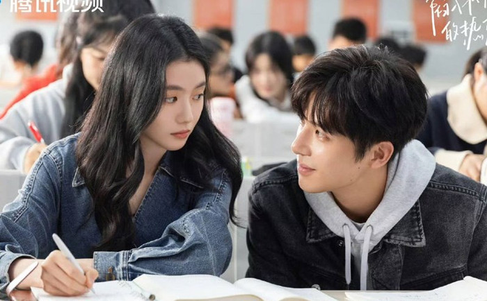 Bộ phim tái hiện tình yêu tuổi trẻ đầy nhiệt huyết giữa Từ Chi và Trần Lộ Chu. Từ những hiểu lầm ban đầu, cả hai dần trở thành người đồng hành của nhau qua nhiều thăng trầm. Không khí mùa hè rực rỡ, cảm giác thanh xuân bồng bột cùng chuyện tình gương vỡ lại lành khiến tác phẩm dễ tạo đồng cảm với khán giả trẻ.