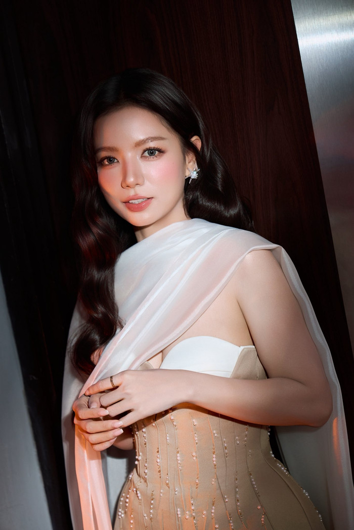 Với nhan sắc, diễn xuất và loạt dự án mới, Lê Hạ Anh đang bước vào giai đoạn đáng chờ đợi nhất sự nghiệp.