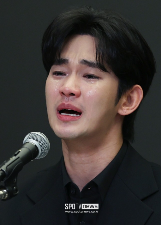 Việc Disney+ chưa thay đổi lập trường cho thấy con đường trở lại màn ảnh của Kim Soo Hyun vẫn còn nhiều thử thách.