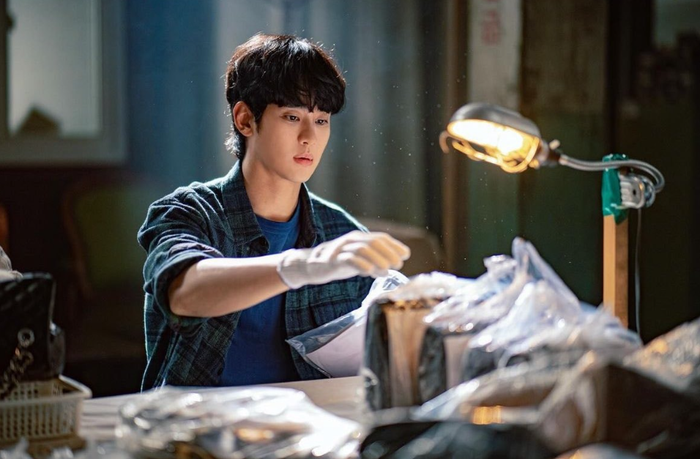 Mọi kế hoạch quảng bá của Knock-Off từng bị đóng băng sau loạt tranh cãi đời tư liên quan Kim Soo Hyun.