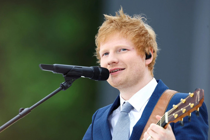 Ed Sheeran lập kỷ lục, vượt mặt Taylor Swift Ảnh 1