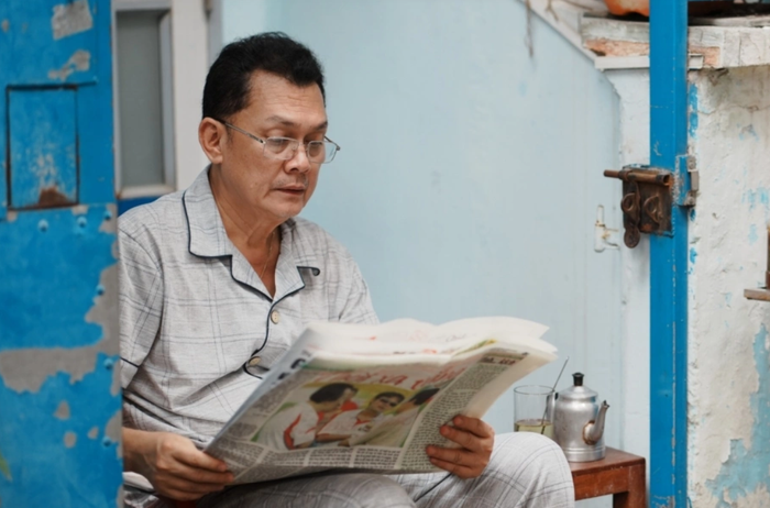 NSƯT Hữu Châu xuất hiện trong phim với một vai phụ trong khu xóm.&nbsp;