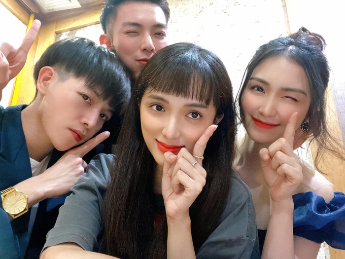 Hòa Minzy và Hương Giang vốn sở hữu mối quan hệ thân thiết trong nhiều năm qua. Ảnh: FBNV