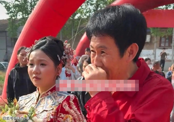 Cô dâu mặt 'búng ra sữa' đã mang thai 6 tháng, biểu cảm trong ngày cưới gây xôn xao Ảnh 2