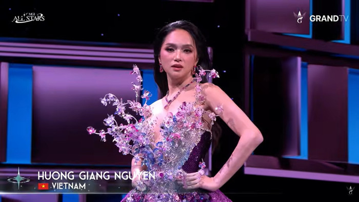 Hoa hậu Hương Giang trong phần thi ở Bán kết MGI All Stars.