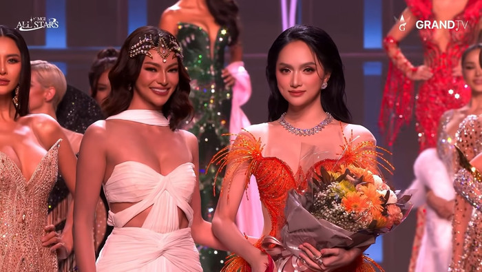 Hương Giang khi nhận được giải thưởng World’s Choice Award tại bán kết MGI All Stars. Ảnh chụp màn hình