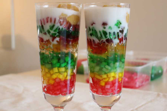 Chè xoa xoa hạt lựu đặc sắc cả về cái tên lẫn vẻ ngoài.