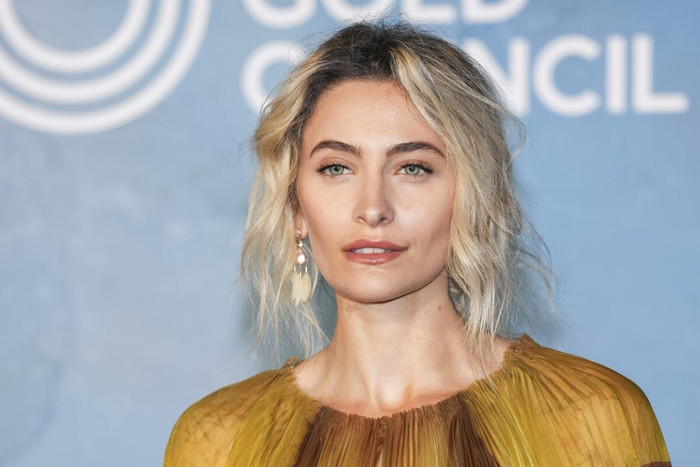Paris Jackson lần đầu nói rõ về mối quan hệ với cha: 'Tôi không nợ ai việc phải chia sẻ' Ảnh 2