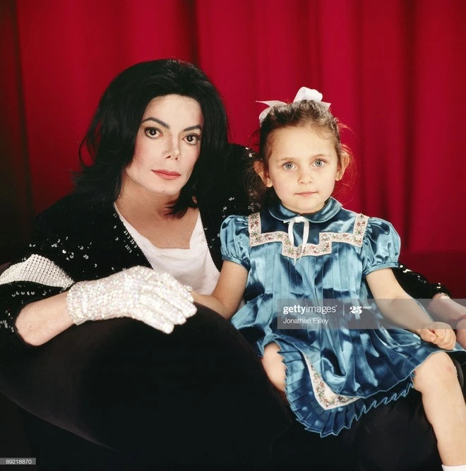 Paris Jackson lần đầu nói rõ về mối quan hệ với cha: 'Tôi không nợ ai việc phải chia sẻ' Ảnh 1