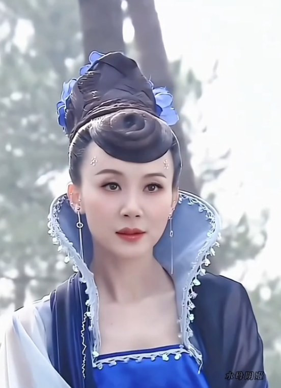 Khác với nhiều nữ cao thủ nổi tiếng khác của Cổ Long thiên về độc công, mưu kế hay ám khí, sức mạnh của Thủy Mẫu Âm Cơ đến từ nội lực áp đảo tuyệt đối.&nbsp;