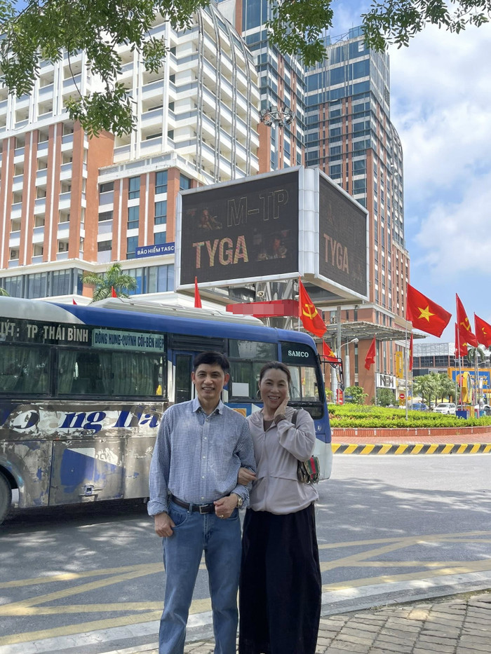 Trước thềm phát hành MV mới, khoảnh khắc của bố mẹ Sơn Tùng khiến dân tình 'dậy sóng' Ảnh 1