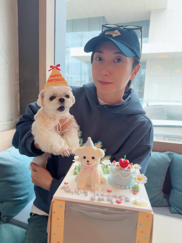 Leetuk (Super Junior) dành tình cảm yêu thương cho cún cưng.