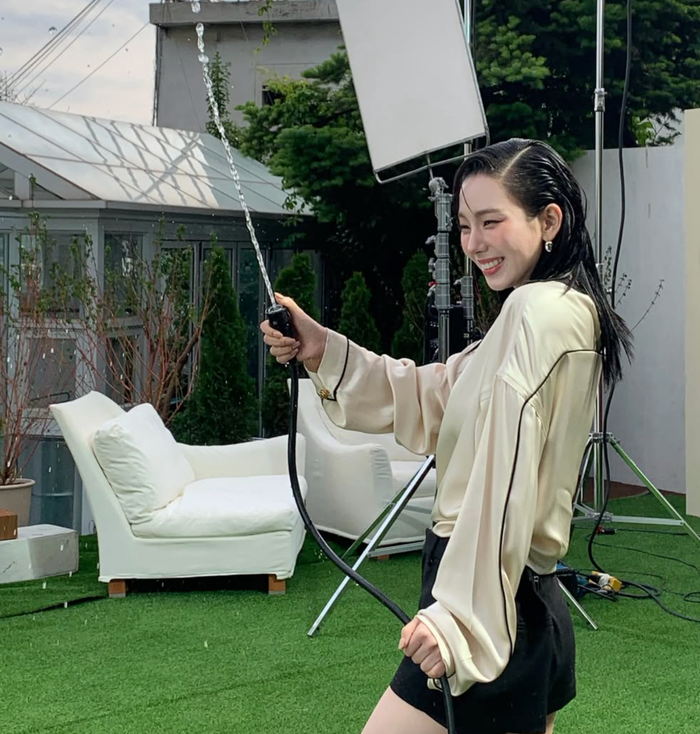 Karina (aespa) khoe vẻ ngoài tinh nghịch khiến fan thích thú Ảnh 1