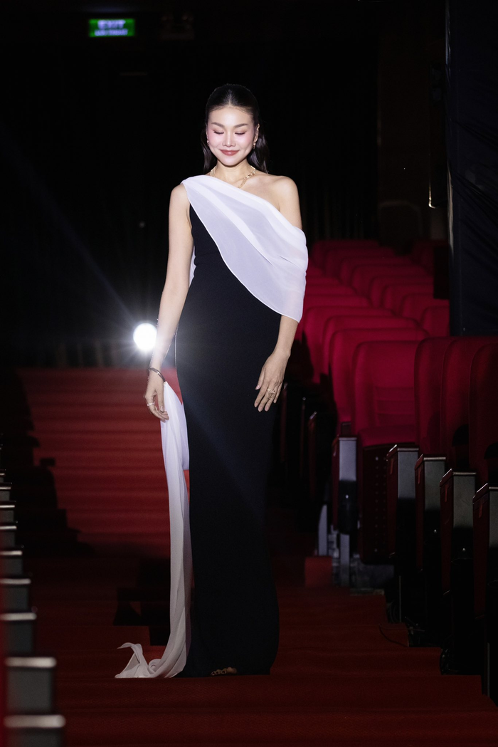 Thanh Hằng vẫn là một trong những biểu tượng thời trang hiếm hoi của showbiz Việt giữ được sức hút bền bỉ sau nhiều năm hoạt động.