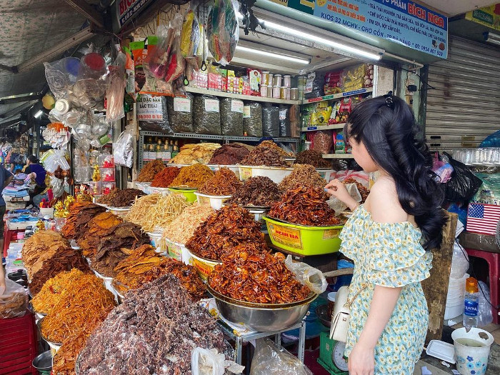 Nhiều đặc sản khô phù hợp cho du khách làm quà.