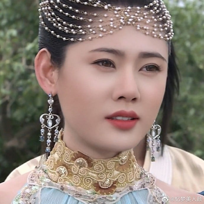 Điểm đặc biệt khiến Thạch Quan Âm khác biệt với nhiều phản diện nữ khác của kiếm hiệp Cổ Long nằm ở tâm lý ái kỷ cực đoan.
