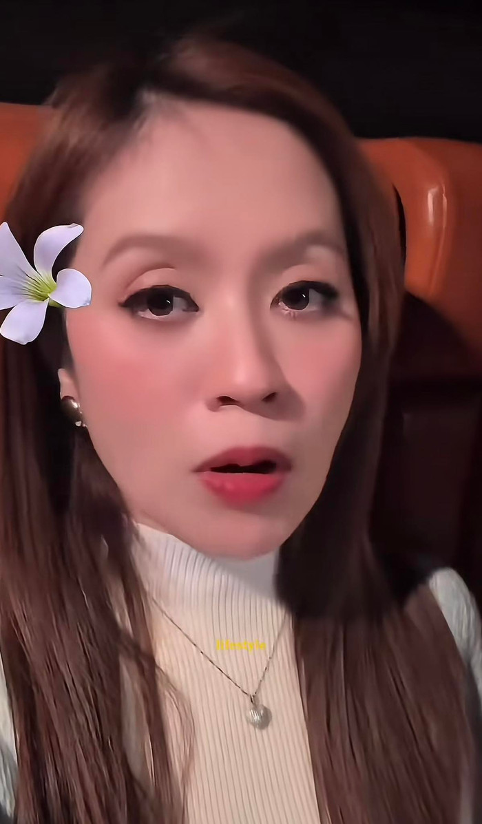 Diễn viên Thanh Thúy livestream tâm sự về nguy cơ mà phim Trùm Sò đang đối mặt. (Ảnh chụp màn hình từ TikTok Lifestyle)