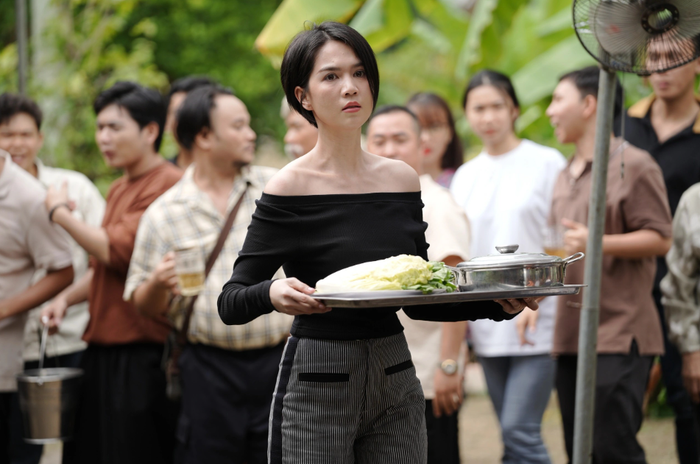 Trong Chị dâu, Ngọc Trinh vào vai Út Như với tạo hình giản dị, khác biệt hoàn toàn hình ảnh trước đây.