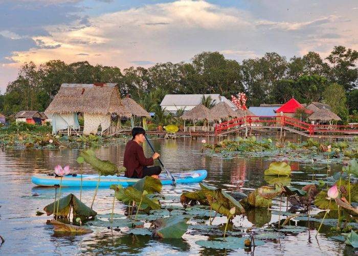 Về quê Hồ Văn Cường, thử ngủ giữa đồng sen Đồng Tháp Mười, cảm giác sẽ ra sao? Ảnh 4