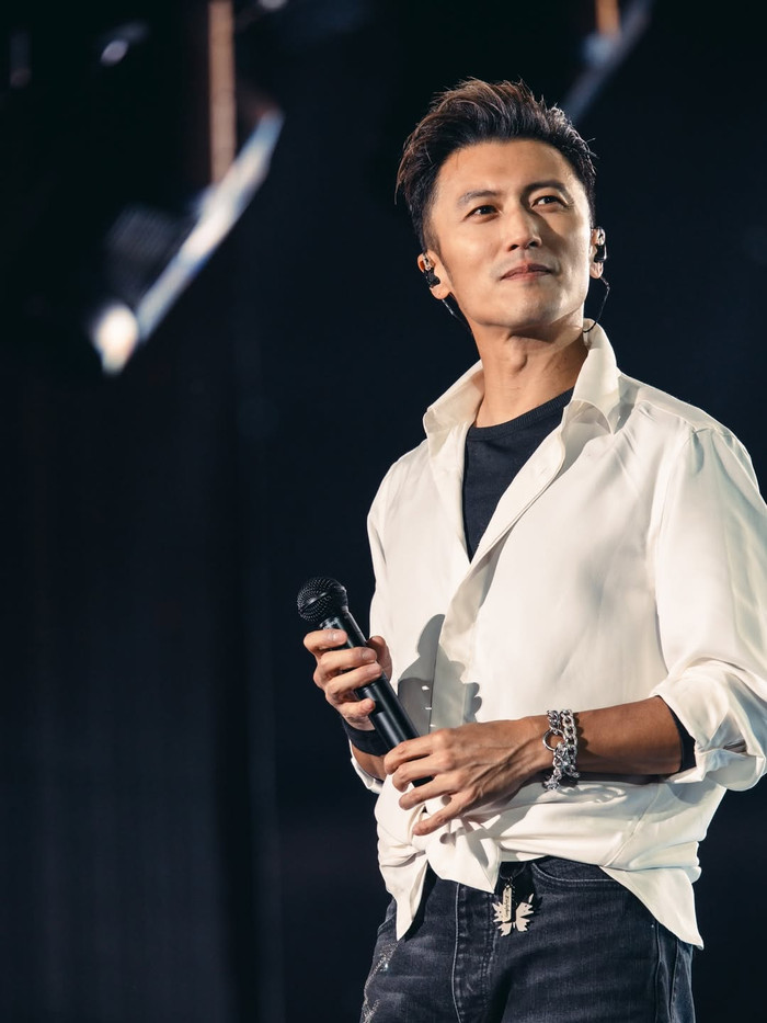 Hàng ngàn người rơi nước mắt trong concert của Tạ Đình Phong Ảnh 3