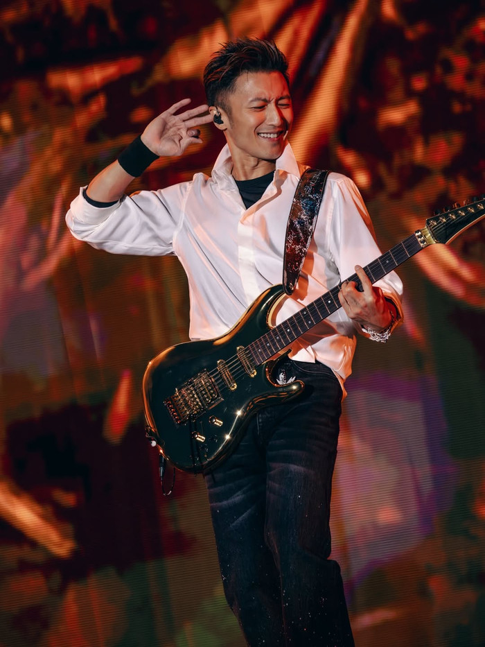 Hàng ngàn người rơi nước mắt trong concert của Tạ Đình Phong Ảnh 1