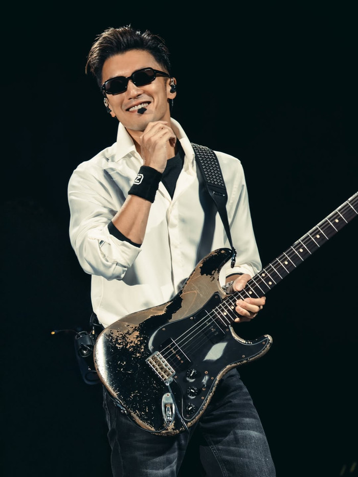Hàng ngàn người rơi nước mắt trong concert của Tạ Đình Phong Ảnh 4