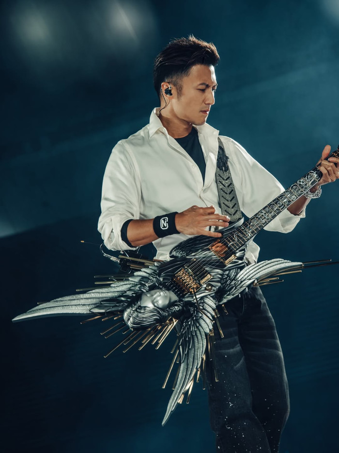 Hàng ngàn người rơi nước mắt trong concert của Tạ Đình Phong Ảnh 2