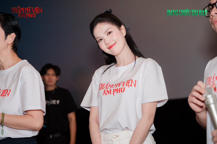 Có thể là hình ảnh về một hoặc nhiều người và văn bản cho biết 'MMYVIEN MMY PHU DANG DANGCHIEUTAIRAP CHIẾU TAIRAP IÊN THAMIUIỆN ΑΥΡΗw ÁM PHÚ'
