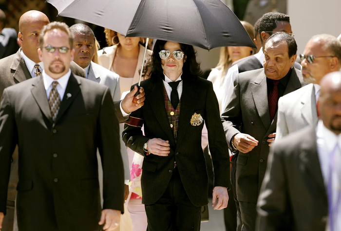 Sau khi Michael Jackson qua đời năm 2009, nam ca sĩ được cho là đang gánh khoản nợ lên tới hàng trăm triệu USD.&nbsp;