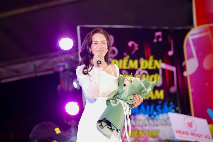 Nhật Kim Anh nhận được tình cảm từ khán giả sau nhiều năm hoạt động nghệ thuật.&nbsp;
