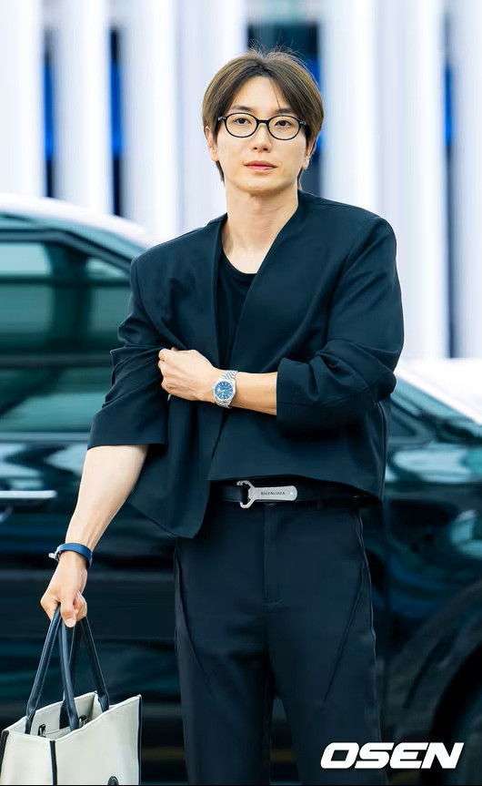 Leeteuk chia sẻ cụ thể về tình trạng xe bị hỏng nặng sau va chạm giao thông. (Ảnh từ Osen)