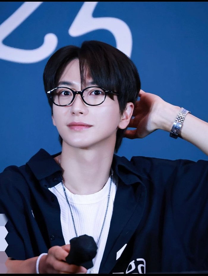 Leeteuk đang phải đến bệnh viện để điều trị vật lý trị liệu mỗi ngày sau tai nạn.