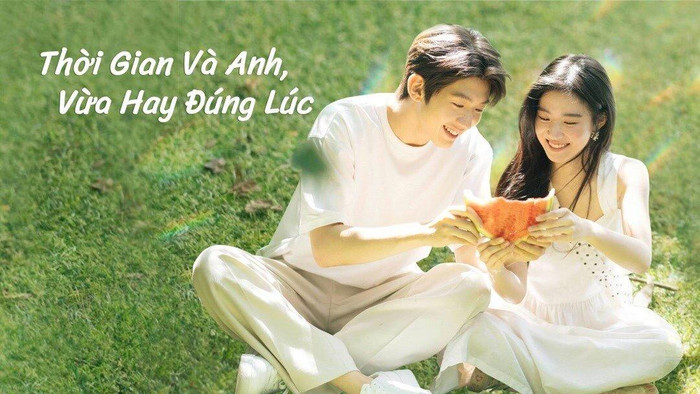 Thuộc dòng phim thanh xuân vườn trường, tác phẩm phát sóng năm 2022 mang đến câu chuyện tình yêu trong sáng kéo dài từ tuổi học trò đến khi trưởng thành. Khởi đầu từ một hiểu lầm, mối quan hệ giữa Lâm Tích và Quý Quân Hành dần phát triển thành tình yêu chân thành. Bộ phim không chỉ tái hiện những rung động đầu đời mà còn khắc họa hành trình trưởng thành của các nhân vật. Nhờ nội dung nhẹ nhàng, giàu cảm xúc và nhiều khoảnh khắc ngọt ngào, đây là một trong những tác phẩm thường xuyên xuất hiện trong danh sách phim được xem lại nhiều lần.
