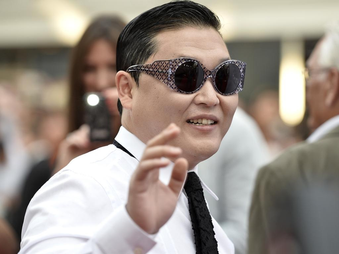 Trước đó, phía PSY đã công bố poster chính thức cho tour diễn PSY Summer Swag 2026.&nbsp;