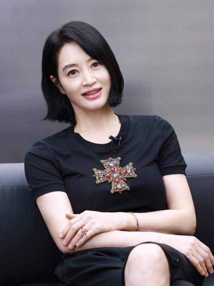 Nhan sắc trẻ trung của Kim Hye Soo thường gây sốt ở trên mạng xã hội. Ảnh: IGNV